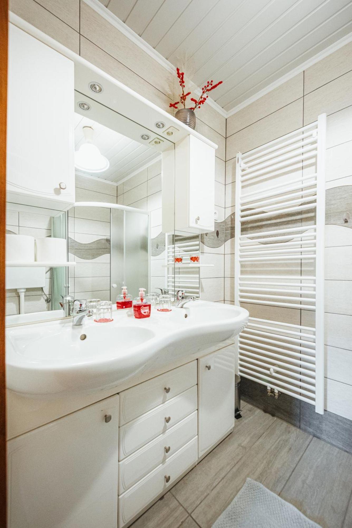 Holiday Homes I&G By The River Next To Olimje Kozje Esterno foto